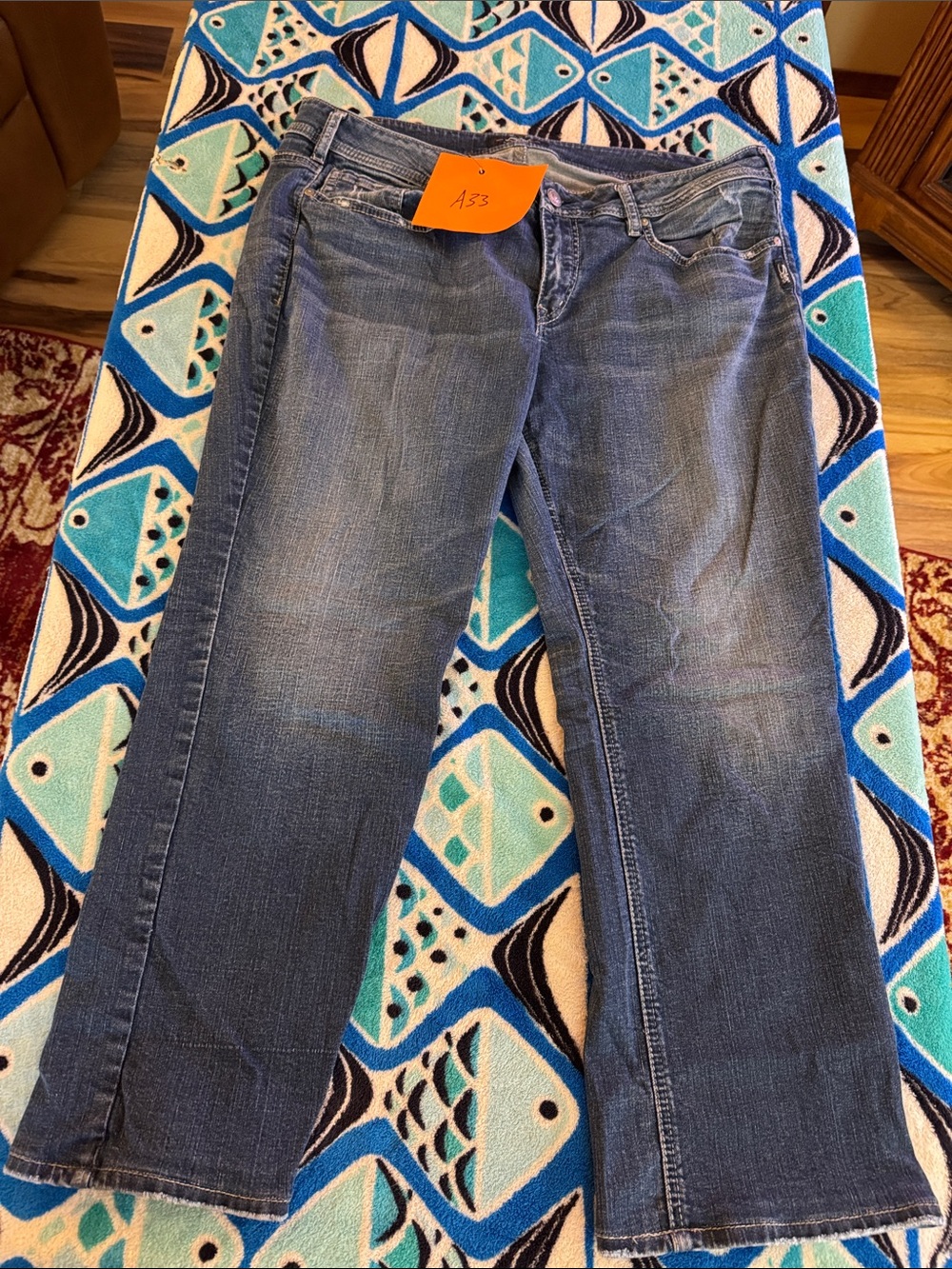 Silver Elyse Jeans Women’s Medium Blue Straight-Leg Jeans tailored to 30 L